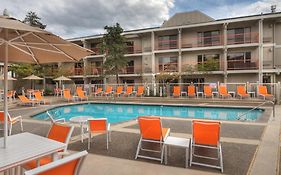 Ashland Hills Hotel And Suites