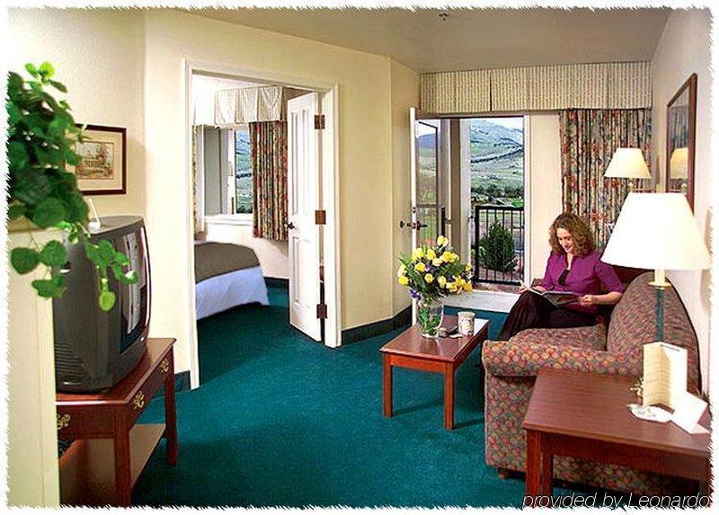 Ashland Hills Hotel & Suites Room photo